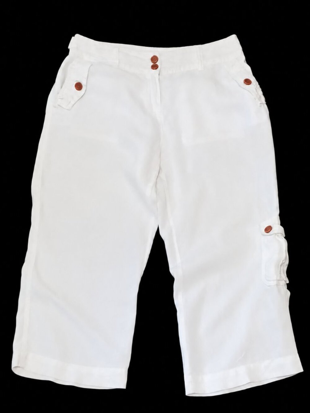 Size 6 white linen pants, pockets, distressed buttons. Casual lightweight capris
